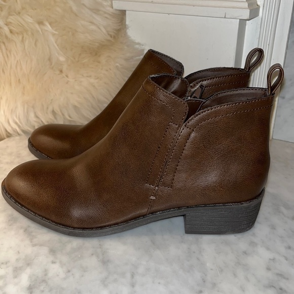 NEW! American Rag Cadee Ankle Booties Brown - Picture 6 of 12